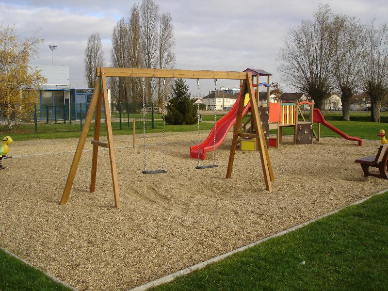 Portique 2 m avec une nacelle bebe et une balancoire_0