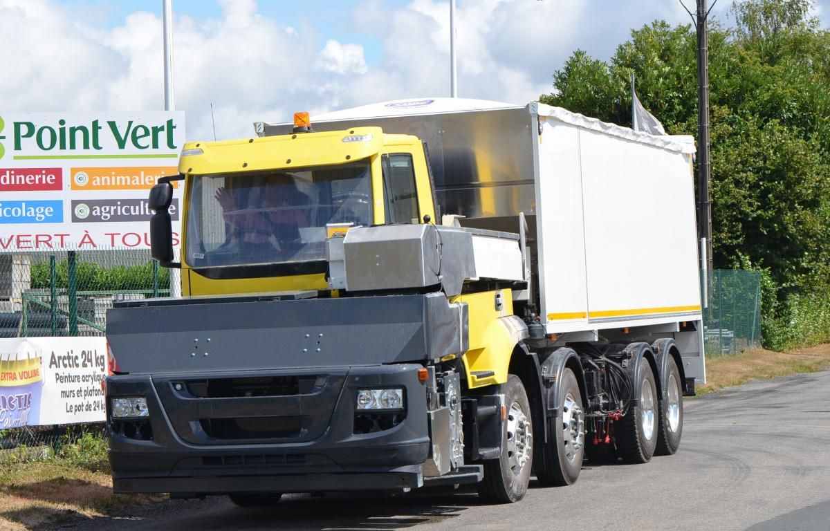 Kangaroo - camion gravillonneur Secmair - marche avant - largeur 4,5 m - rouleau extracteur_0