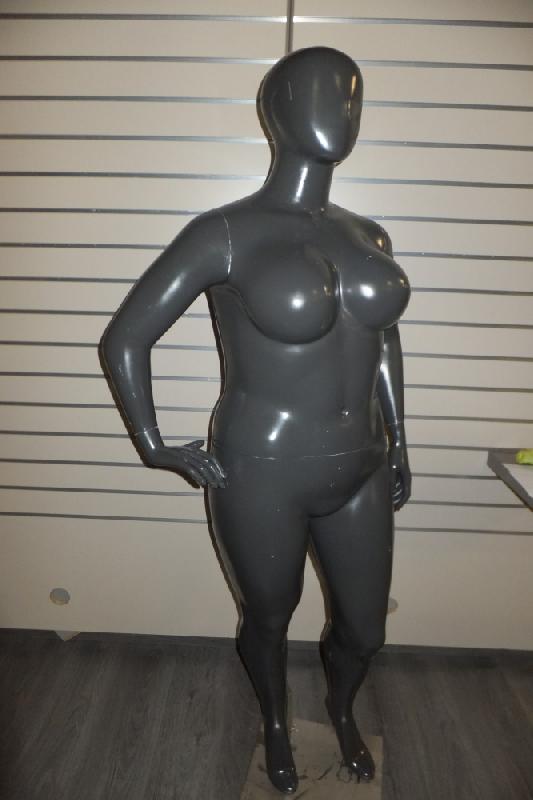 Mannequin complet femme grande taille noir + socle_0