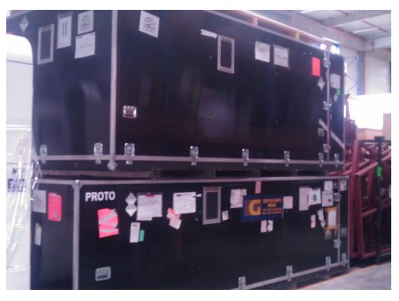Flight-cases motorsport solide, légère et pratique pour une protection renforcée en compétition comme en atelier_0