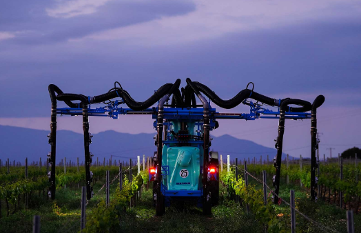 Pulvérisateur traîné WIN'AIR pour vignes larges - capacités de 600L à 1500L - BERTHOUD_0