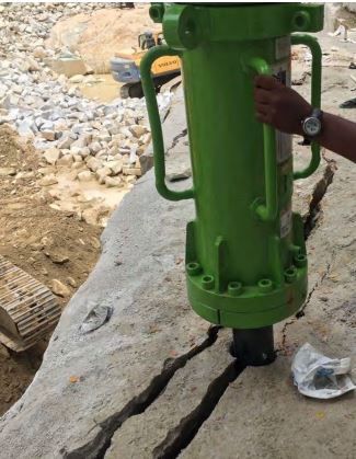 Éclateur de roche hydraulique Yamamoto HRB-1000 - Pelle de 12 à 20 t_1
