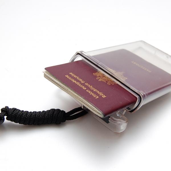 Passeport Holder Clearbox - Boîtier étanche avec cordon noir pour aéroports et magasins spécialisés_0
