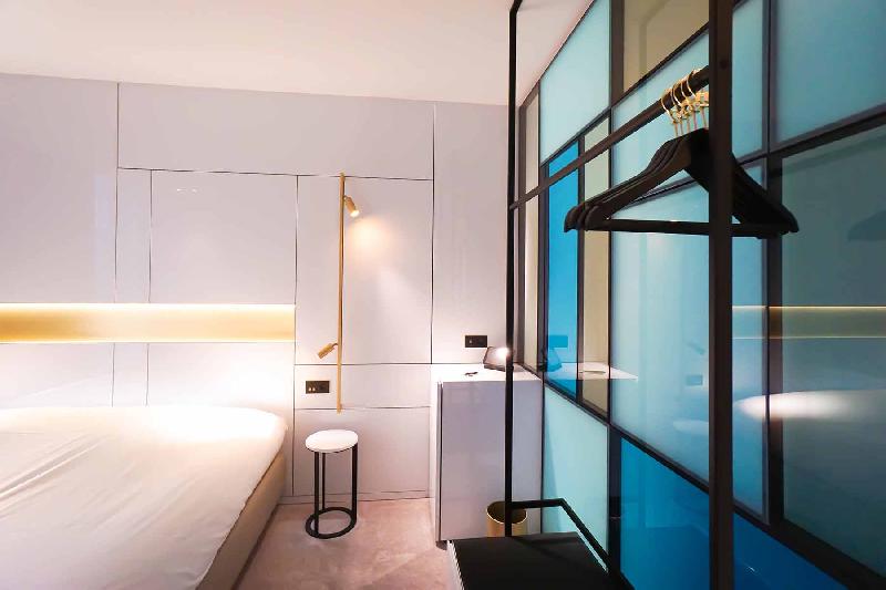 Cloison vitrée - Paroi en verre M50 avec cadre en aluminium personnalisable_0