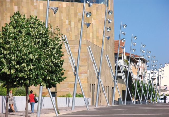 Lampadaire urbain Sara - LED 250W - Acier galvanisé - 9,70 m - Double système d'éclairage croisé_1