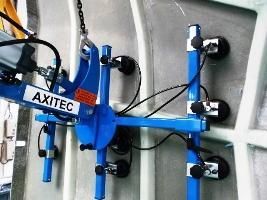 Palonnier basculant avec ventouses à soufflets pour démoulage de coques en fibre de verre_0