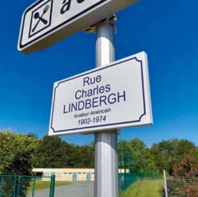 Panneau signalétique de rue en feuille d'aluminium 15/10ème à bords pliés_0