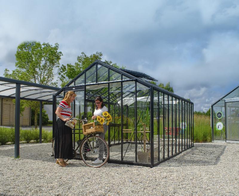 Serre de jardin victorienne - Toiture et parois en verre sécurit 4 mm - Structure en aluminium noir RAL 9005_0