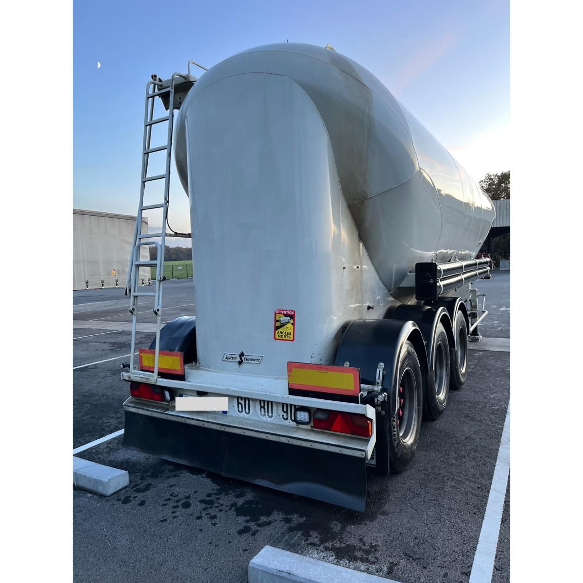 Citerne pulvé horizontale 37m3 Spitzer 2005 - transport de produits secs en vrac_0