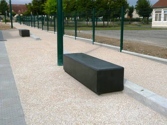 Banc public en béton moderne lebeau moulages beton monobloc noir_0