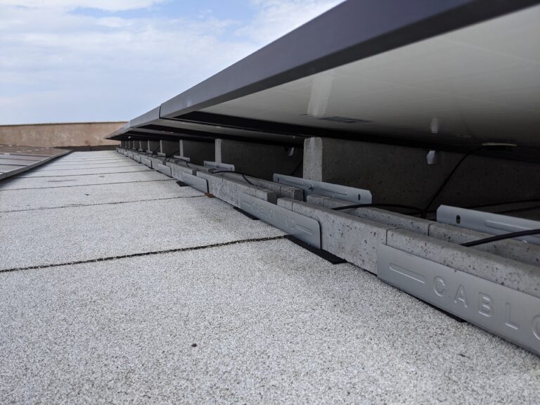 Accessoire de lestage et gestion de câbles pour panneaux photovoltaïques - Cablowind (160 cm, 185 cm, 95 cm)_0