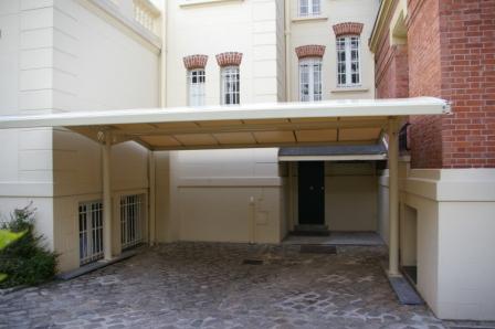 Abri voiture - posé sur socle sans fondation - structure peinte et harmonisée avec votre maison_0