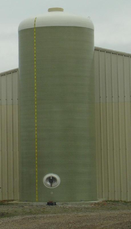 Cuve de stockage verticale en resine pour engrais liquide de densite 1.5_0