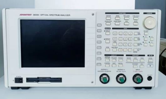 Q8384 - Analyseur de spectre optique Advantest - 600 à 1700 nm - Sensibilité -87 dBm_0