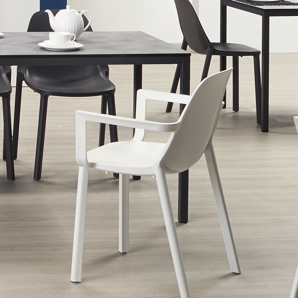 Chaise de restaurant avec accoudoirs - empilable - modèle Piu - technopolymère recyclé renforcé_0