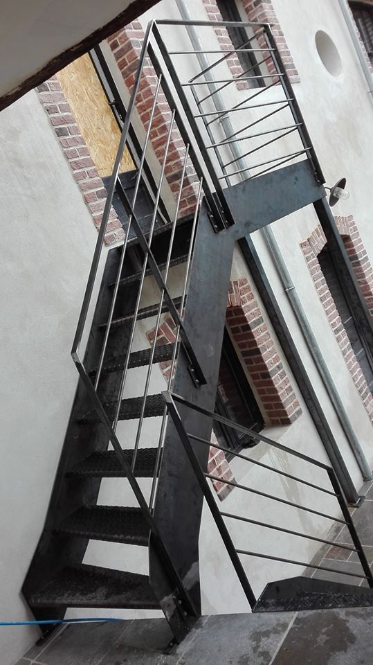 Escalier acier extérieur type industriel_0