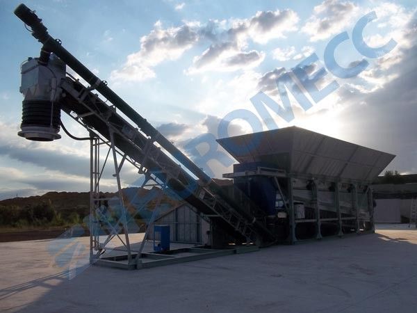 Unité mobile de bétonnage avec stockage agrégats 65+95 m3