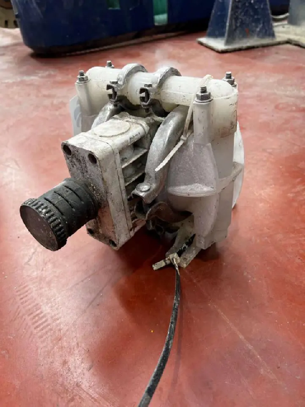 Pompe double membrane d'occasion - référence                        :                         c7240_0