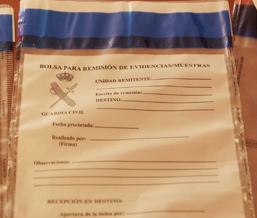 Sacs et enveloppes pour transport de fonds - manufacturas polisac s.A - avec une fermeture adhésive inviolable_0