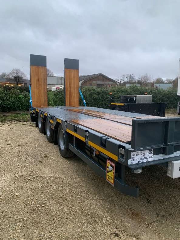 Remorque 3 essieux centraux - porte-engins - disponible à la vente_0