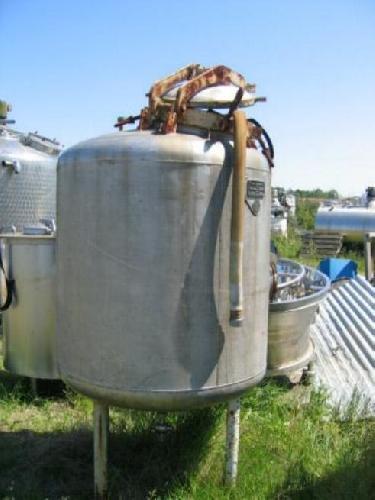 Cuve simple enveloppe Breil et Martel 900 L d'occasion - sur pieds avec trappe de visite_0