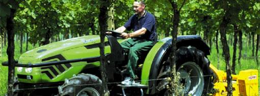 Tracteur fruitier Agrolux F 50-60-70-80 - Moteur Deutz 914 - Largeur 1,40 m à 2,00 m_0