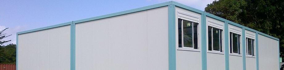 Bungalows de chantier / démontable / base vie / aménagé / ossature en plastique / parois en panneaux sandwich / isolé_1