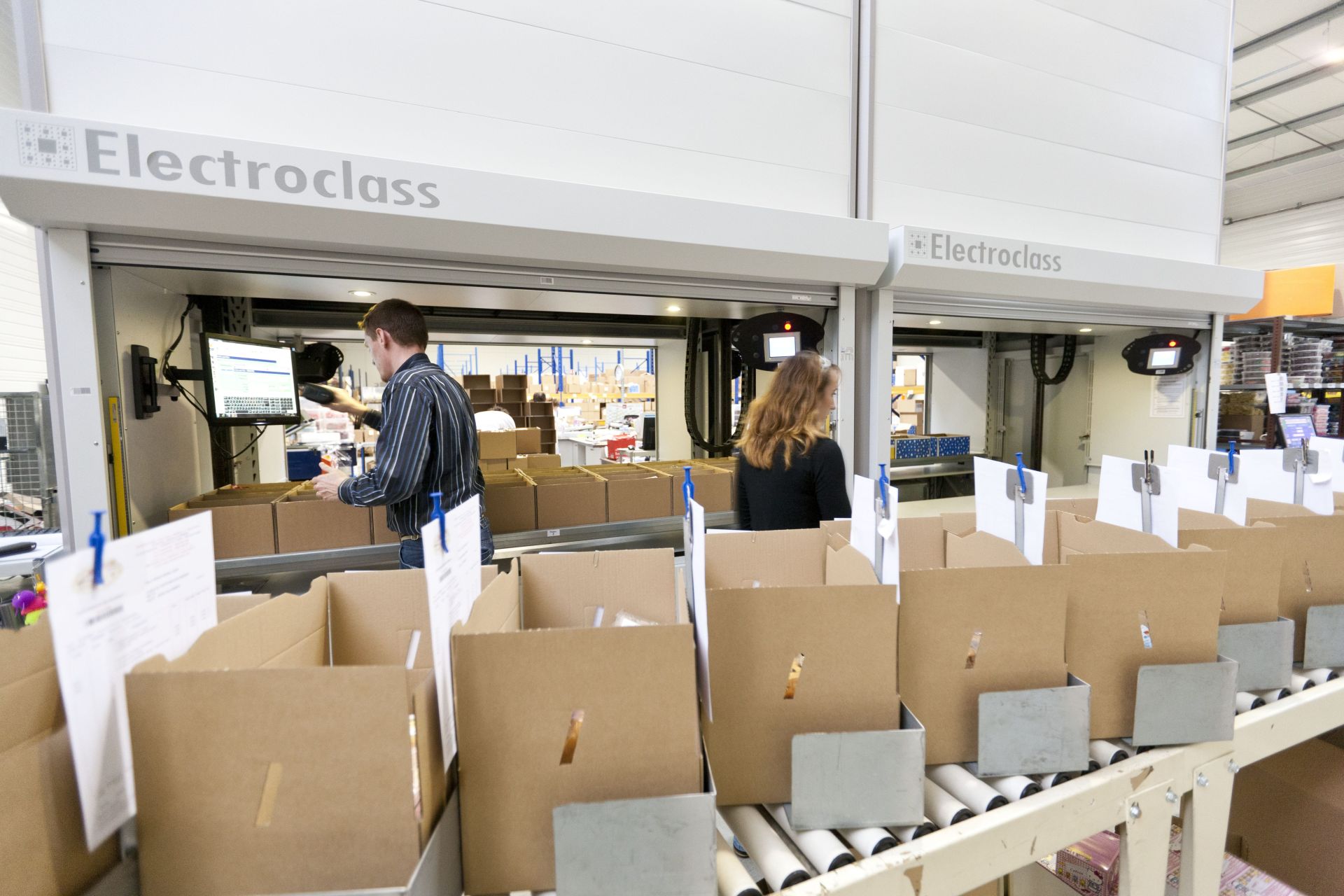 Tour de stockage automatisée JUMPER - préparation de commande fiable et rapide avec logiciel G-STOCK_0