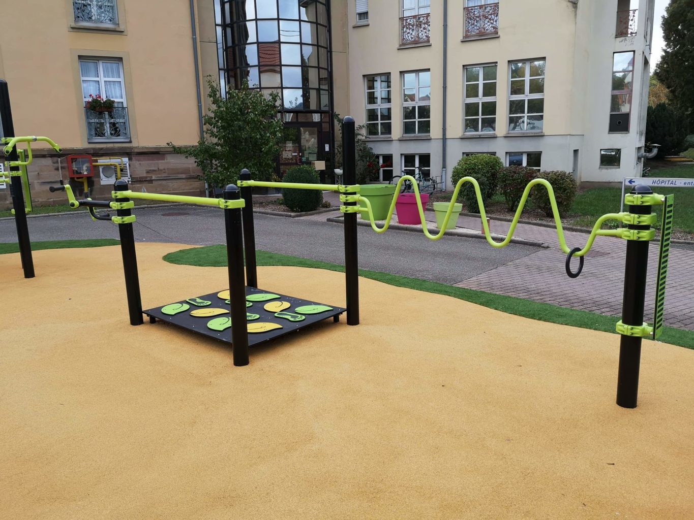 Combiné Sénior 7 - Agrès de rééducation avec pédalier, plateforme et escalier de doigt - Parcours pour Seniors_0