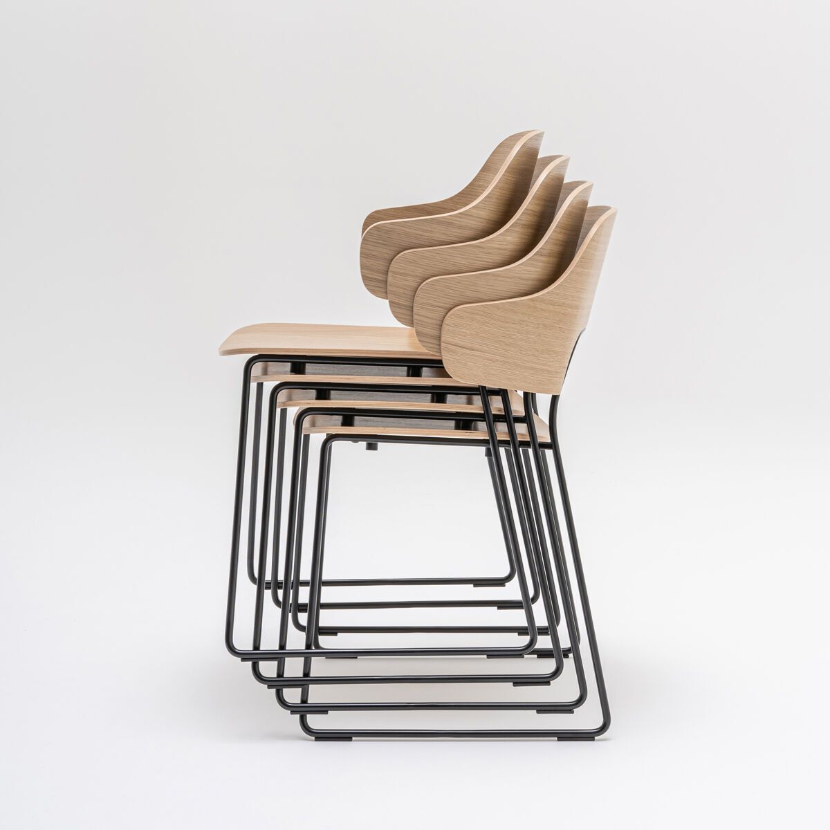 Chaise empilable pour hôtels, établissements gastronomiques et médicaux - AFI - Assise et dossier en contreplaqué, piétement traîneau_0