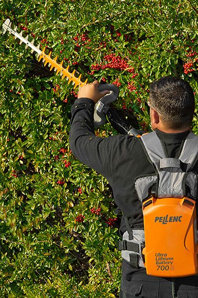 Taille-haie hydraulique Helion - SAS Laupêtre - longueur de coupe de 27 à 75 cm, anti-blocage des lames et système Quick Switch_1