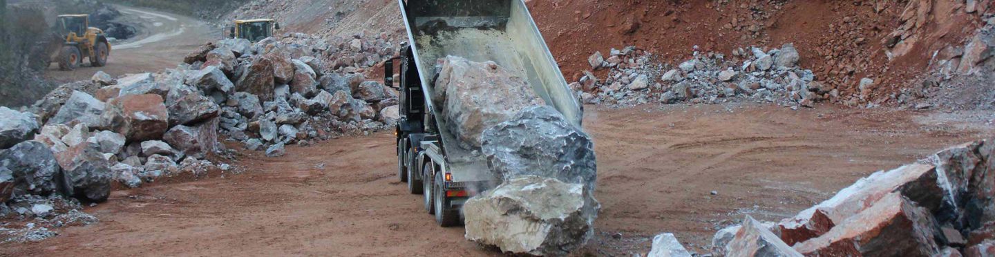 Benne basculante MEILLER - pour gros blocs rocheux - châssis 3 et 4 essieux - robuste et fonctionnelle_0