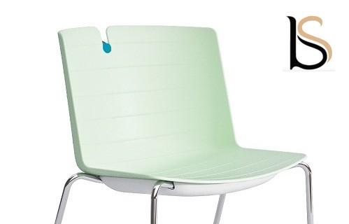 Chaise design Mork avec pied pyramidal - Mobel Linea. - Vert pistache_1
