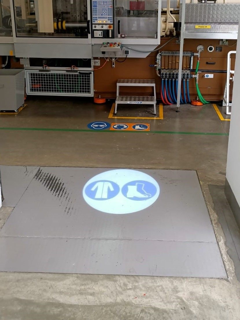 Marquage au sol pour entrepôt - Projecteurs LED étanches IP65 - Résistants jusqu'à -25°C_1