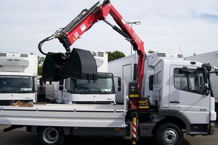 Grue auxiliaire Fassi F65AK - capacité de levage jusqu'à 6,3 tm - bras hydraulique 6,50 m - rotation 370°_0