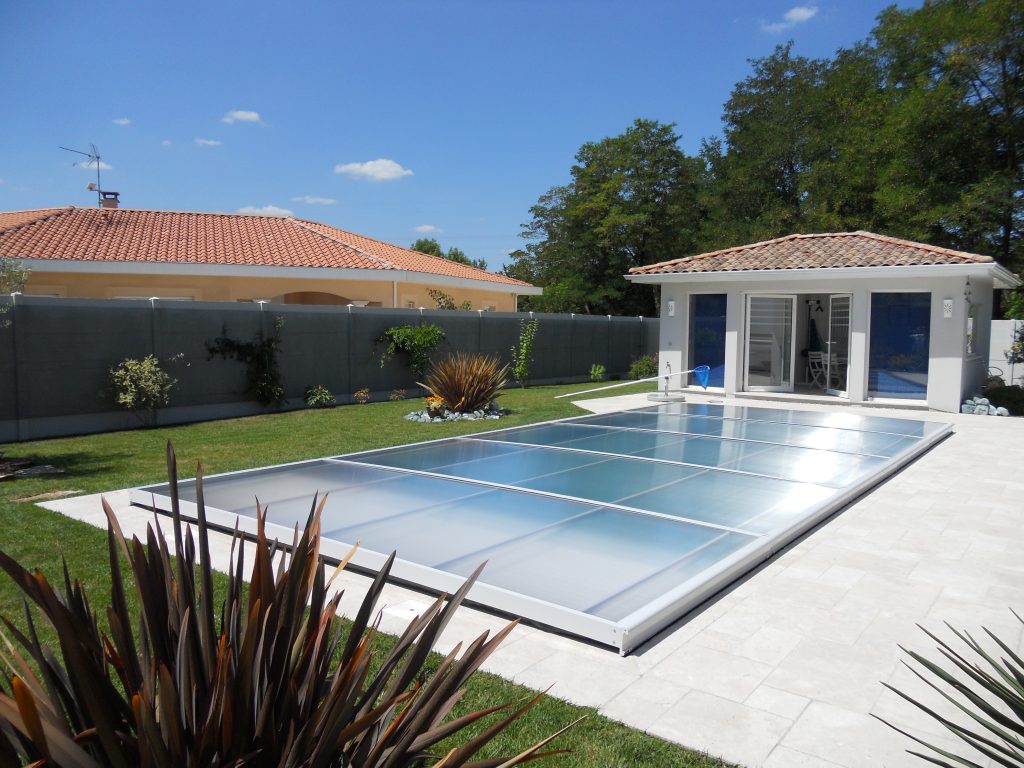 Abri piscine gonflable