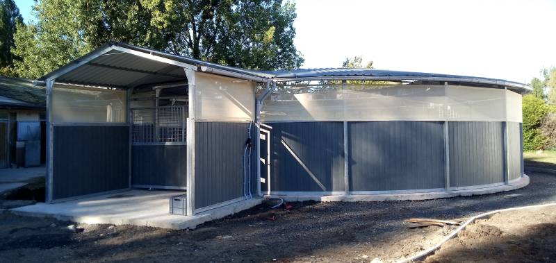 Marcheur CTL circulaire en résine PVC pour 6 chevaux - Modèle semi couvert, diamètre 15 m_0