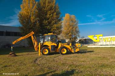 Tractopelle VF 8.23 E Venieri - 105 CV, 8 T, Profondeur d'excavation 4.60-5.40 m_0