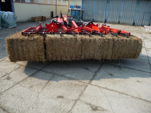 Carolev 4804 - Pince à balle et enrubannage Bugnot - Charge maxi 2800 kg - Prend 4 bottes de 1,20m - 4 vérins de serrage_0