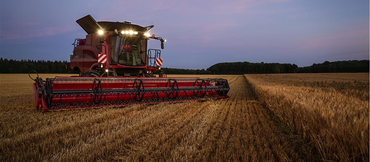 Moissonneuse-batteuse Axial-Flow série 140 - Case IH - largeur 3.7 à 4.6 m - trémie 8810 à 10570 L_0