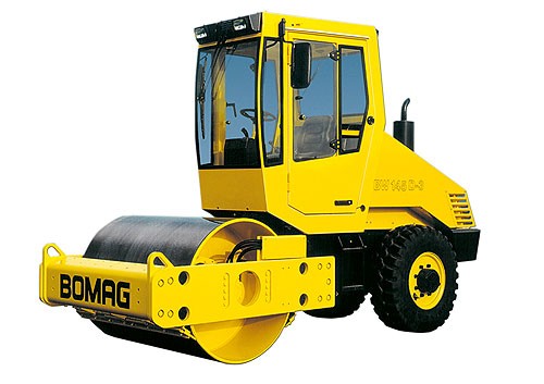 Rouleau compresseur VM1 - 5,5T - Largeur de compactage 1 426 mm - Poids max. 5 000 kg - Système de direction articulé oscillé_0