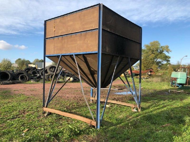 Trémie de stockage NC à trappe - Occasion - Dimensions 2.80m x 2.45m - Référence E004200_0