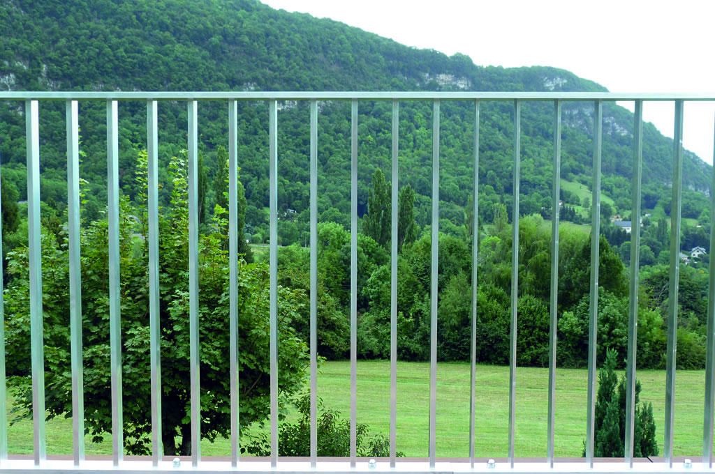Modural - Garde-corps en aluminium Horizal - Design épuré type acier, fixation sur dalle ou muret_0