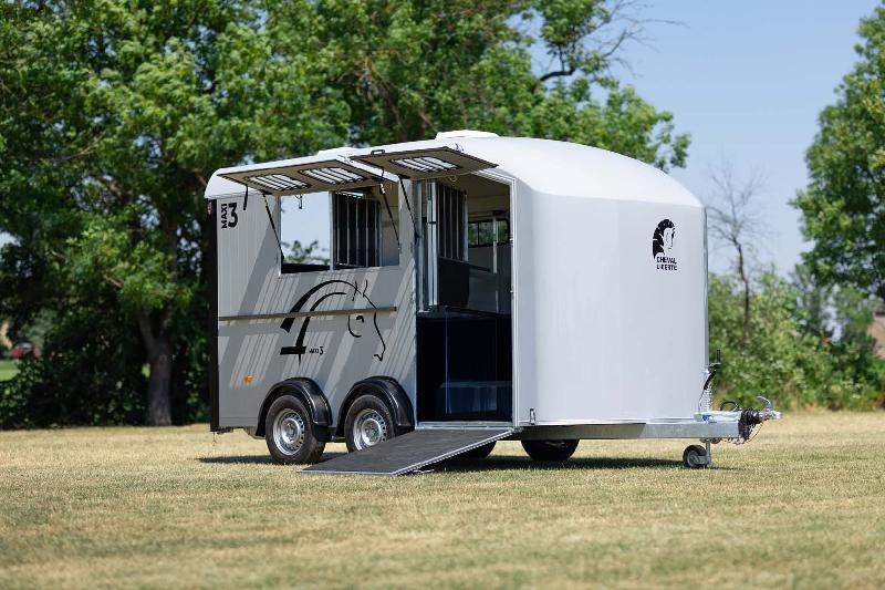 Remorque pour transport d'animaux - 3 places diagonales - cheval liberté maxi 3_0
