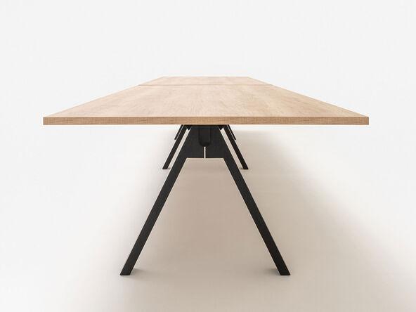 Table de réunion Viga en bois mélaminé personnalisable - 14 personnes - structure en bois massif hêtre teinté noir avec barre de soutien en acier_0