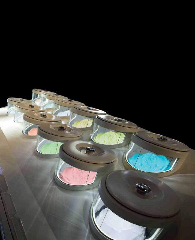 Show Box - Comptoir vitrine à glaces avec réservoir incliné de 20° et système breveté_0