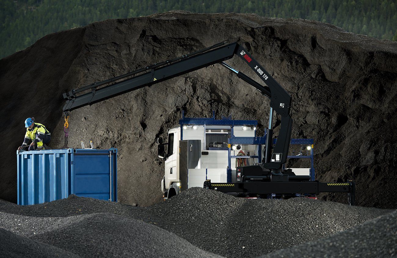 X-duo 178 grue auxiliaire - Hiab - 17 tm à commande manuelle avec portée hydraulique de 6.54 à 10.8 m et sécurité intégrée_1