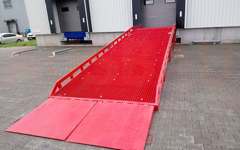 AUSBAU-STB - Rampe de chargement fixe avec plate-forme horizontale - AV-EXIM - structure métallique inclinée_0