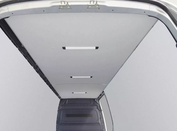 Habillage de toit au contour fraisé en polypropylène recyclable pour véhicule utilitaire_0