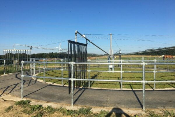 Marcheur non couvert personnalisable pour 4 à 20 chevaux - 15 à 70m de diamètre - Jünck_0